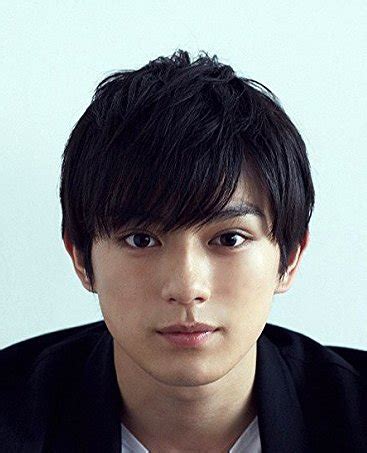 Mackenyu (新田真剣佑) .